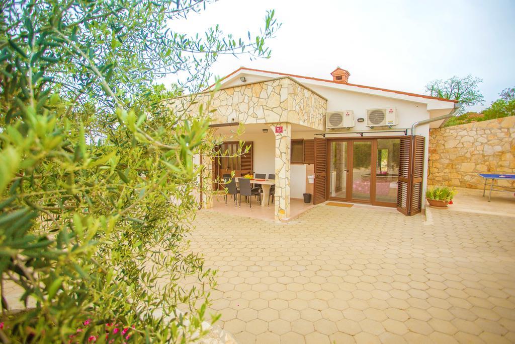 Villa Lara Karojba Camera foto