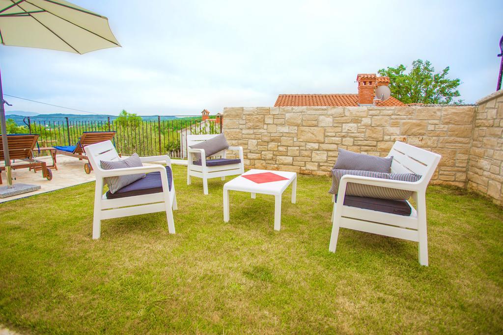 Villa Lara Karojba Camera foto