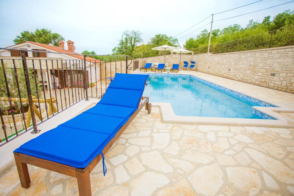 Villa Lara Karojba Camera foto