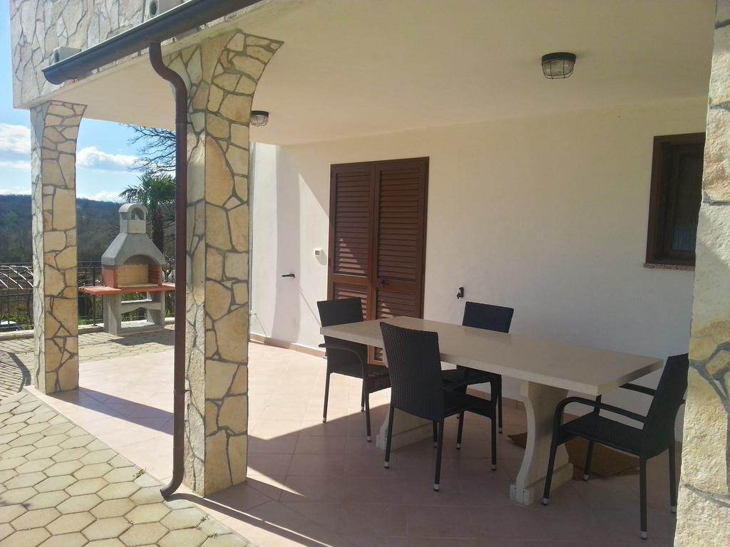 Villa Lara Karojba Camera foto