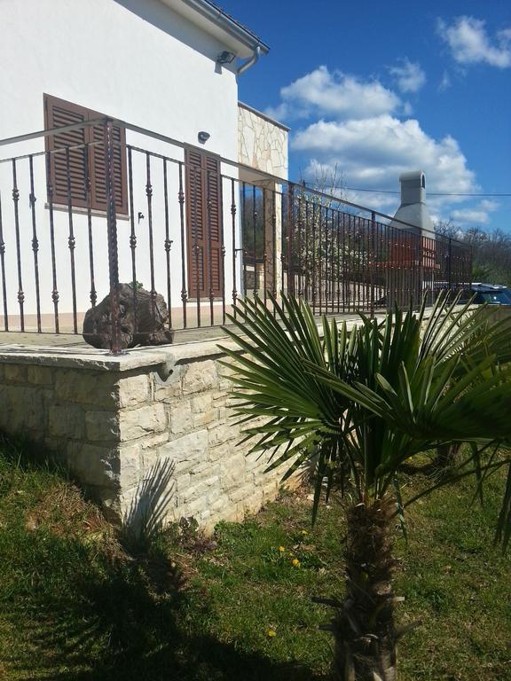 Villa Lara Karojba Camera foto
