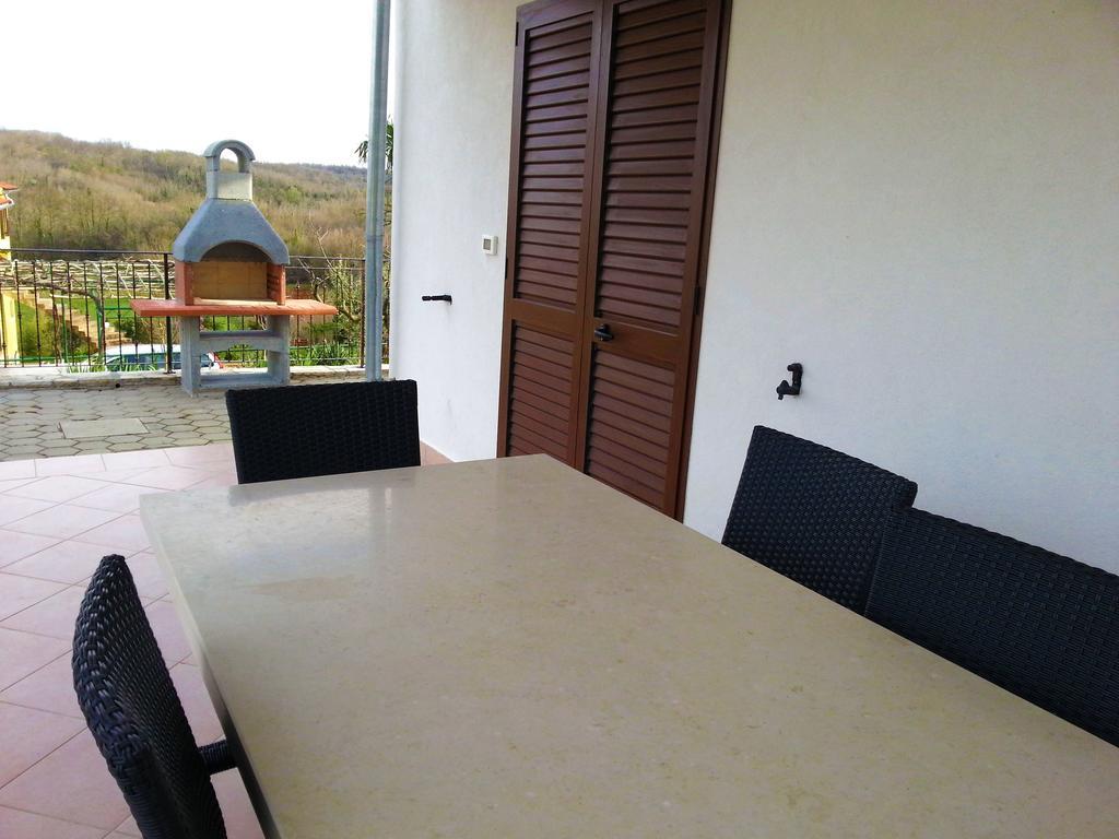 Villa Lara Karojba Camera foto