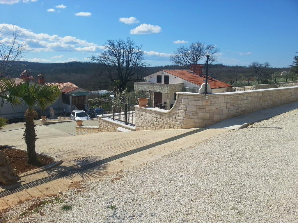 Villa Lara Karojba Camera foto