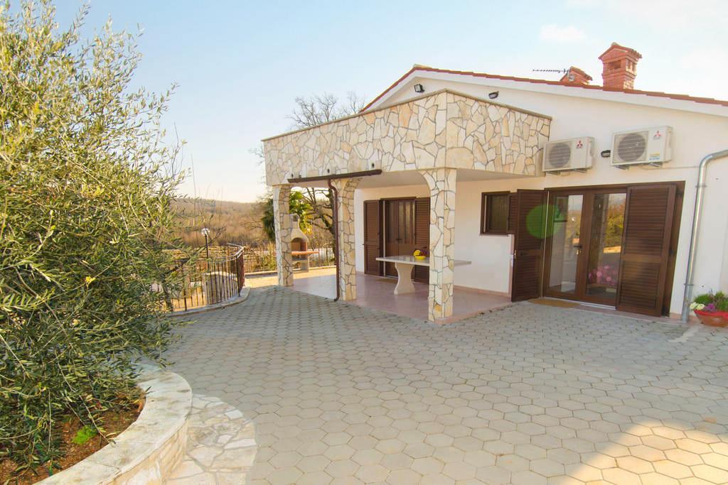 Villa Lara Karojba Camera foto