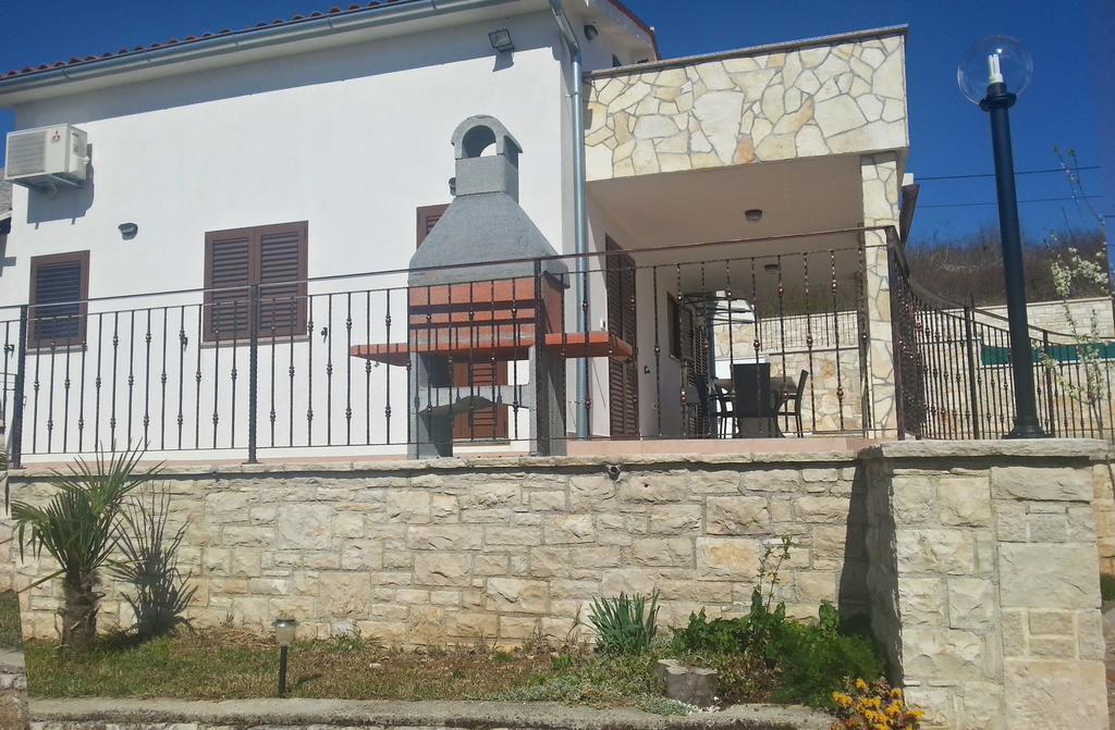 Villa Lara Karojba Camera foto